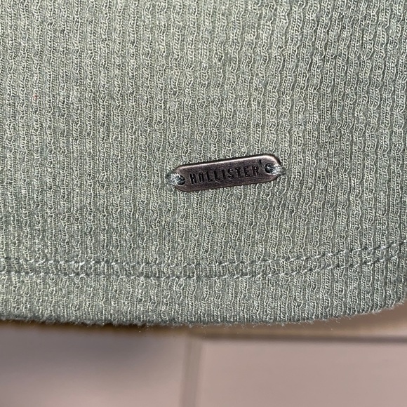 Hollister Small Light Olive Green Crop Top - Picture 4 of 9